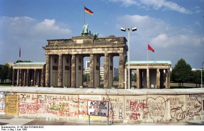 Brandenburger Tor mit Berliner Mauer